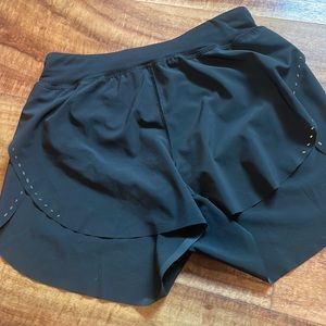 Lululemon find your pace 3” rip tag removed, used twice size 2